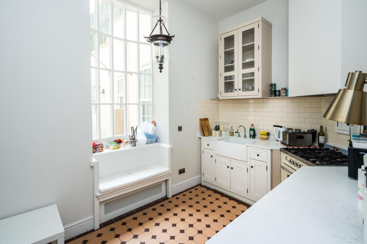 4 Bedroom House Up To 10 People At Heart Of Kensington And Chelsea Лондон Экстерьер фото