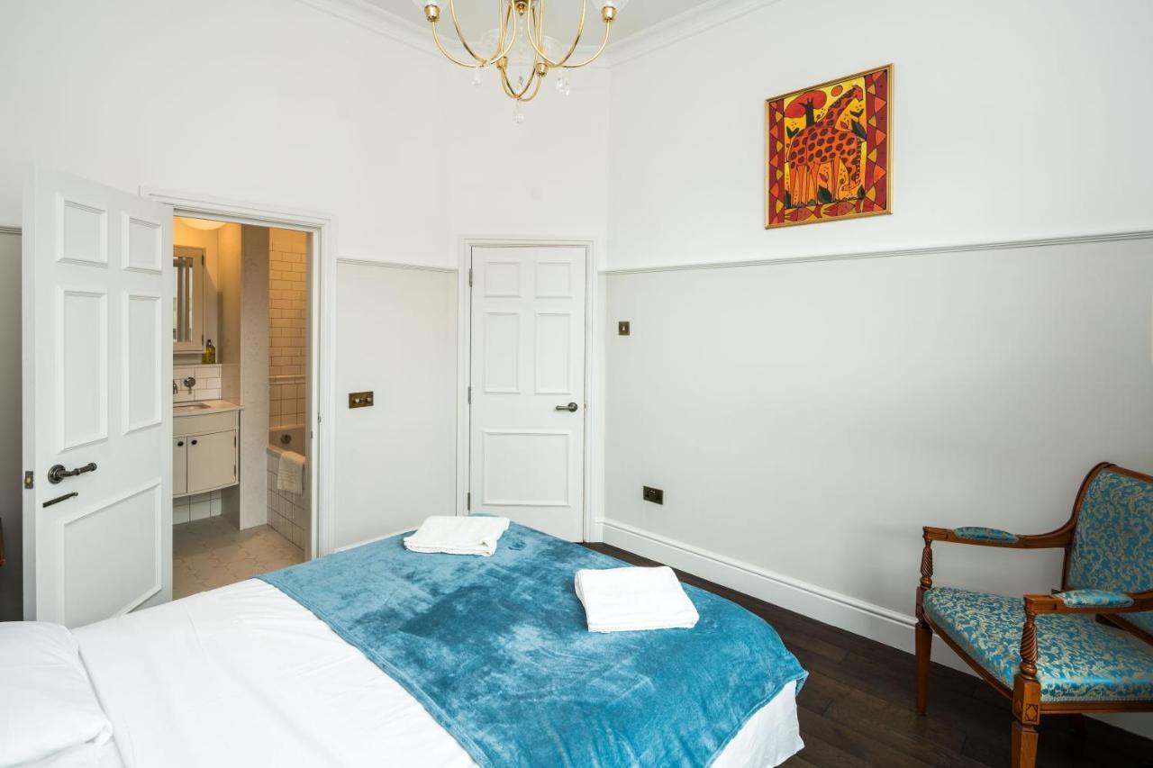 4 Bedroom House Up To 10 People At Heart Of Kensington And Chelsea Лондон Экстерьер фото